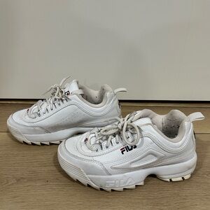 fila white sneakers size 6.5